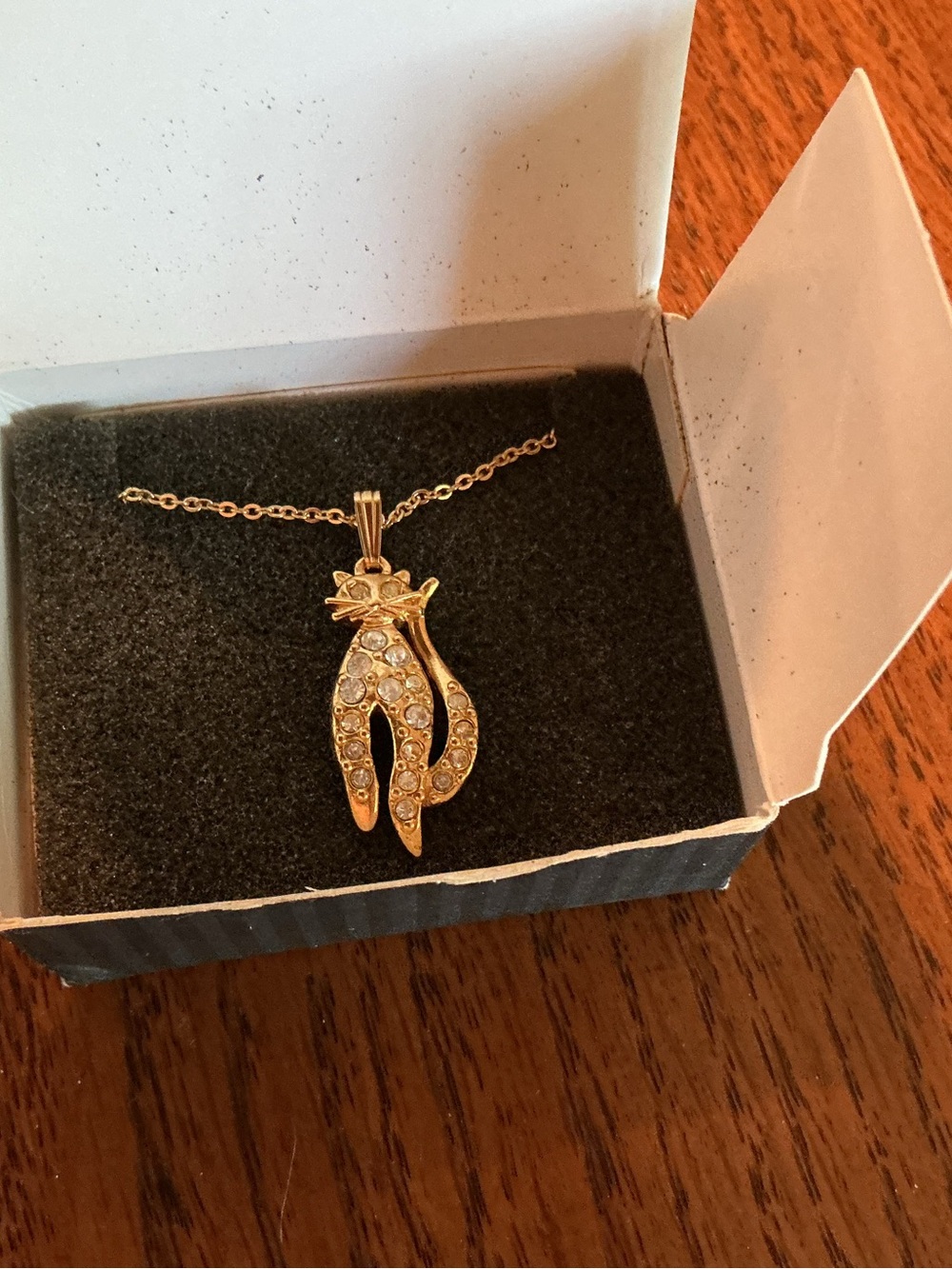 Avon Sparkling Kitty necklace
